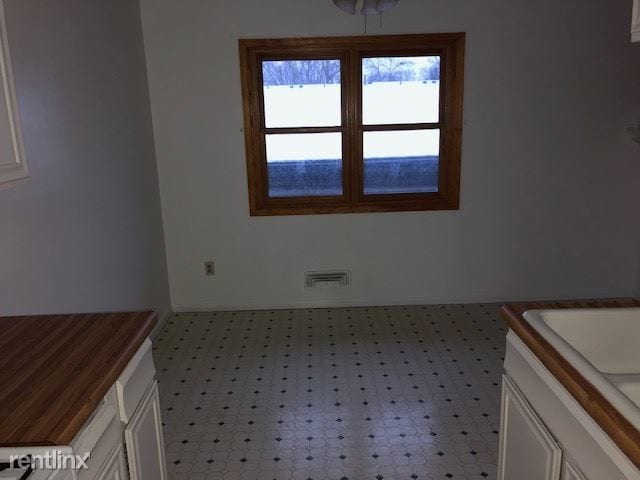 Building Photo - 3 br, 1 bath Townhome - 10276 Hanson Blvd NW