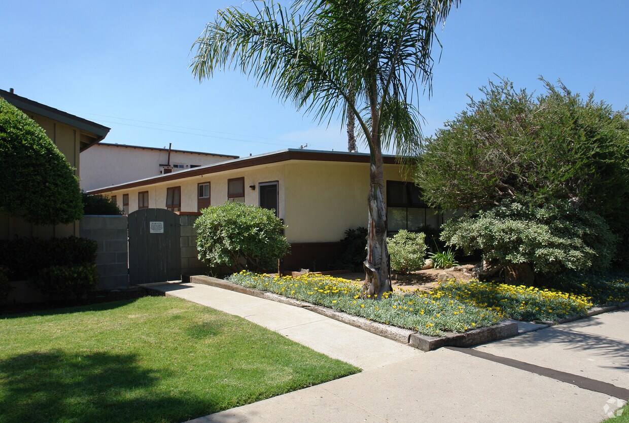Primary Photo - 941-947 Opal St