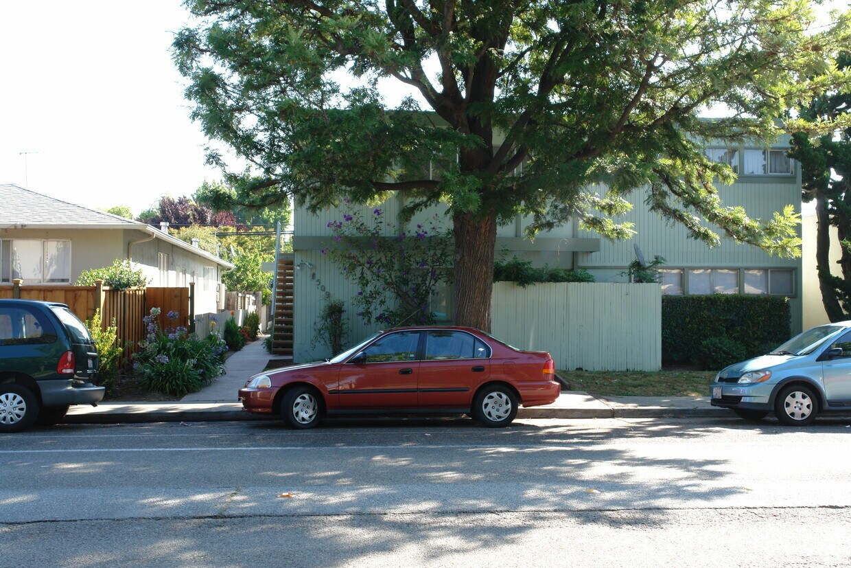 Building Photo - 1509 South Claremont