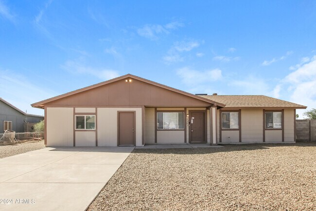 Building Photo - 3222 W Potter Dr