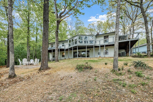 Building Photo - 16 Brompton Ln