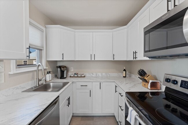 Foto del edificio - The Garland Bleu 3 bedroom home (Furnished)