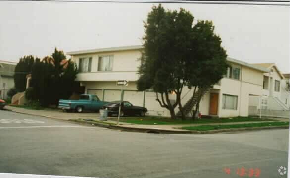 Building Photo - 515 Cypress Ave