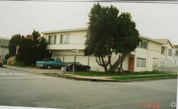 Foto del edificio - 515 Cypress Ave
