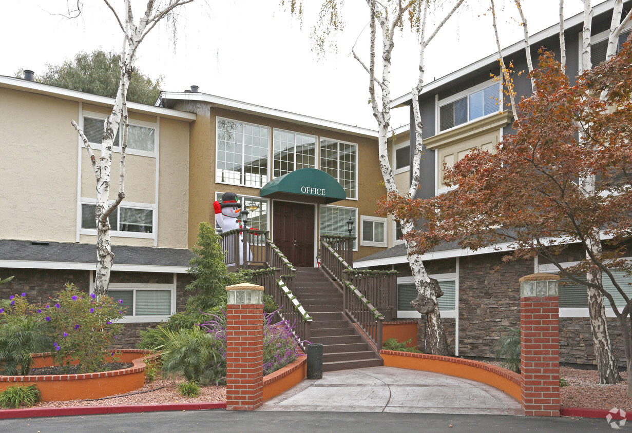 Leasing Office - Campbell Plaza Apartments