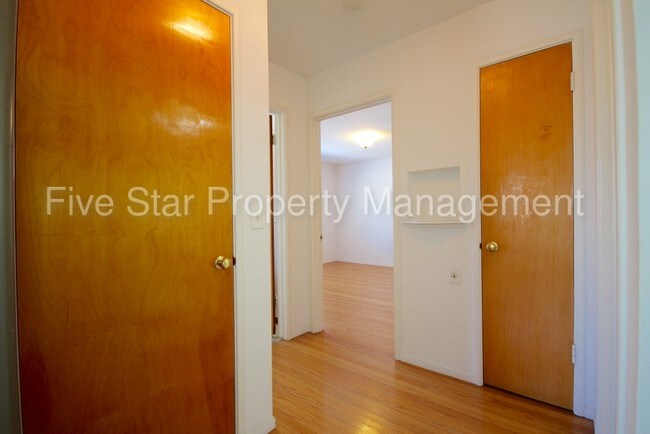 Building Photo - 1027 Santa Cruz Ave