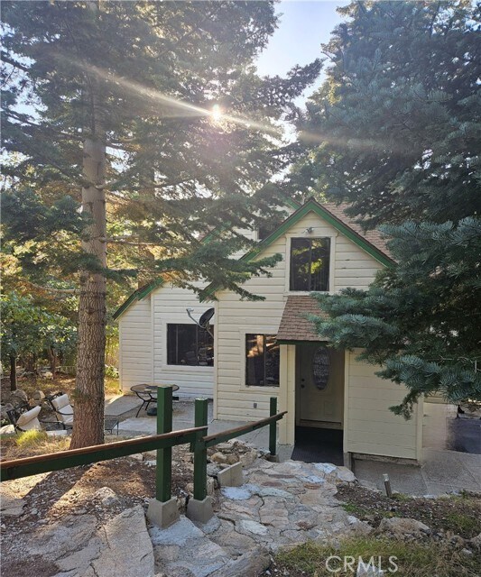 26061 Fire Hall Loop, Twin Peaks, CA 92391 House Rental in Twin Peaks