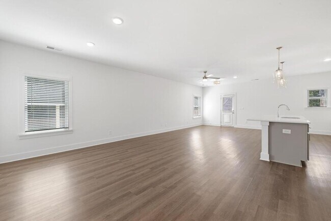 Foto del edificio - 3 Bedroom Home With Large Primary Suite
