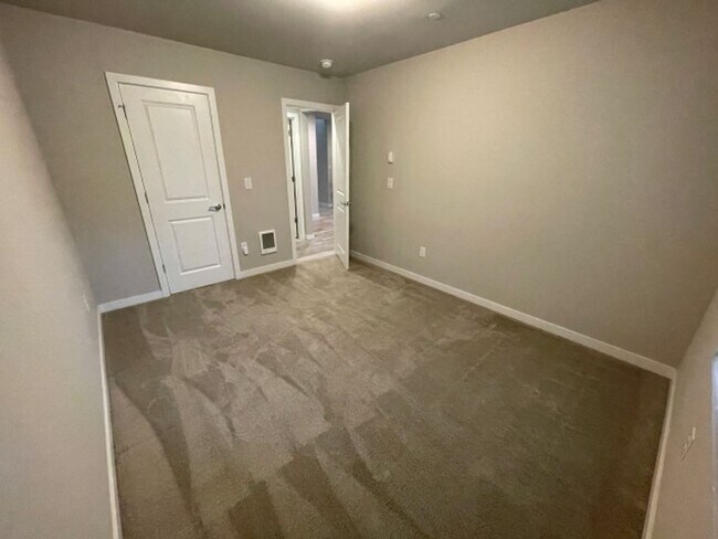 Foto del edificio - 4bd/3.5ba Lynnwood Townhouse