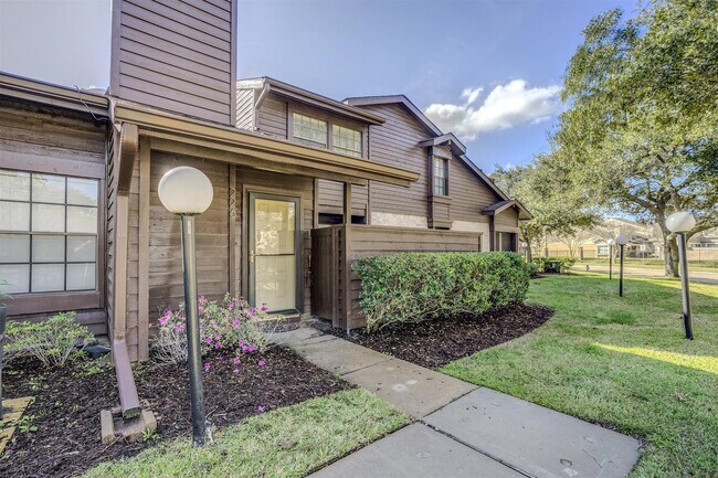 Foto del edificio - 2611 Grants Lake Blvd