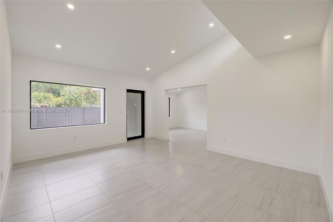 Foto del edificio - 5895 SW 50th Terrace
