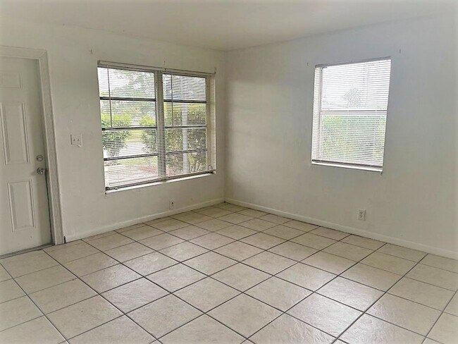 Foto del edificio - Cute 3 Bedroom House with Carport