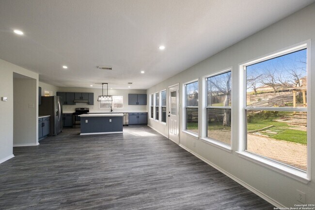 Foto del edificio - Beautiful, fully remodeled 3 bedroom, 2.5 ...