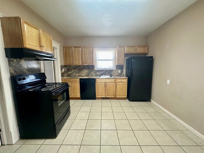 Foto del edificio - Peteyboy Properties LLC-437 W Jackson A &amp; B