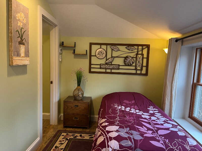 Foto principal - 1087 N Hoosac Rd