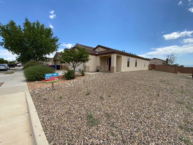 Foto del edificio - 3 Bedroom Single Story Home Available Near...