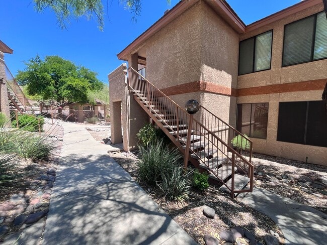 Building Photo - NE-3 bd/ 2bd Condo in gated community!