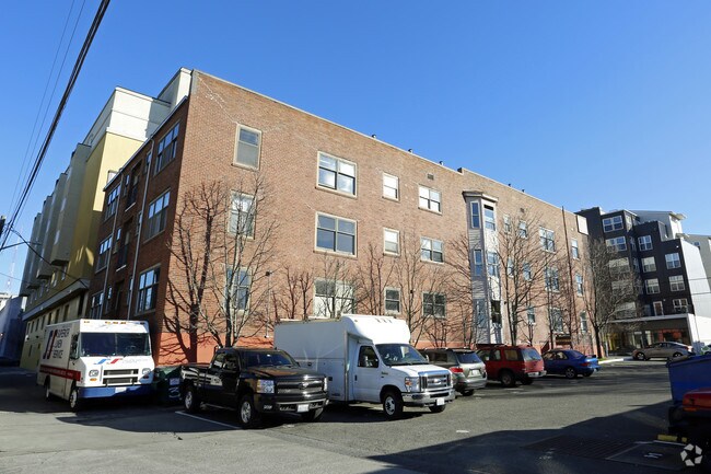 Foto del edificio - 419 Queen Anne Ave N