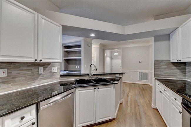 Foto del edificio - 328 Pembrooke Cir