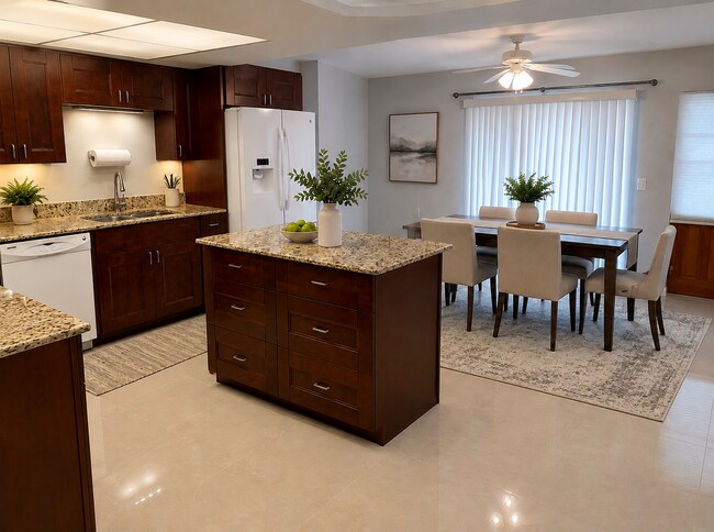 Cocina abierta y comedor - 3633 Country Club Blvd