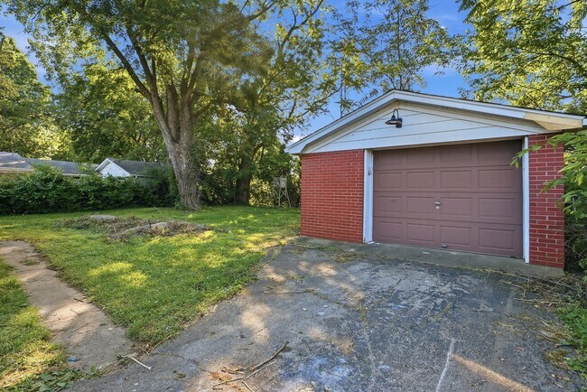 Building Photo - 2132 Belmont Rd