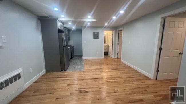 Building Photo - BEAUTIFULLY GUT RENOVATED MODERN 2 BEDROOM...