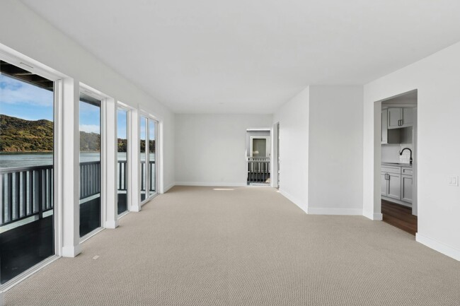 Building Photo - 2038 Paradise Dr