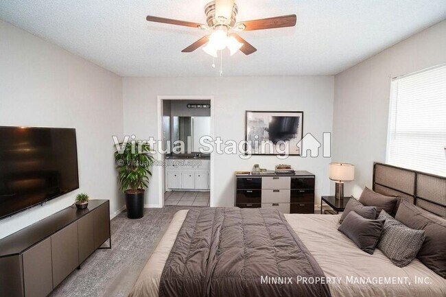 Building Photo - 6111 10th Dr