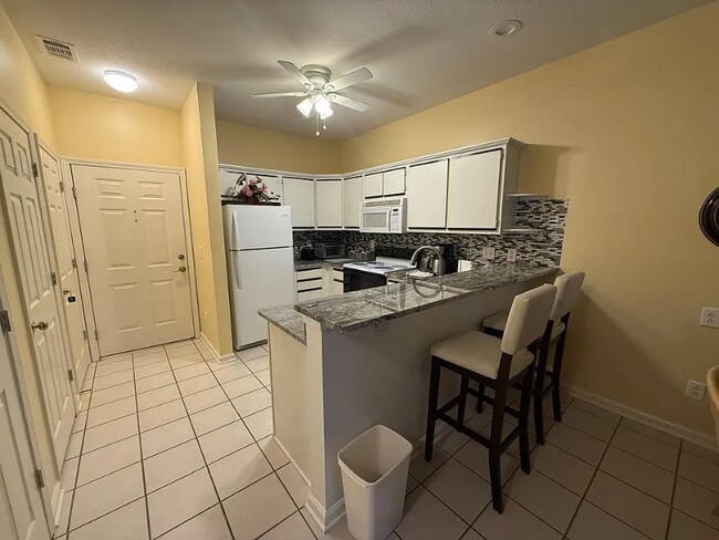 Foto del edificio - 472 River Oaks Dr