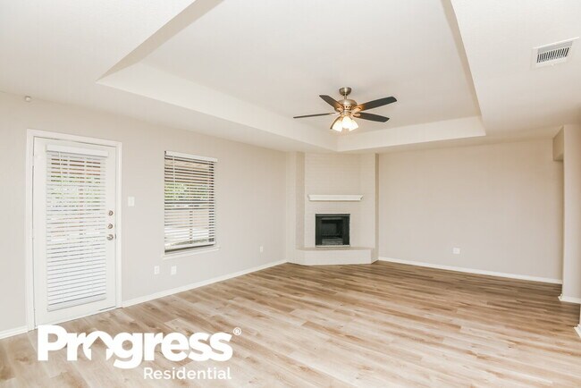 Foto del edificio - 824 Forest Ct