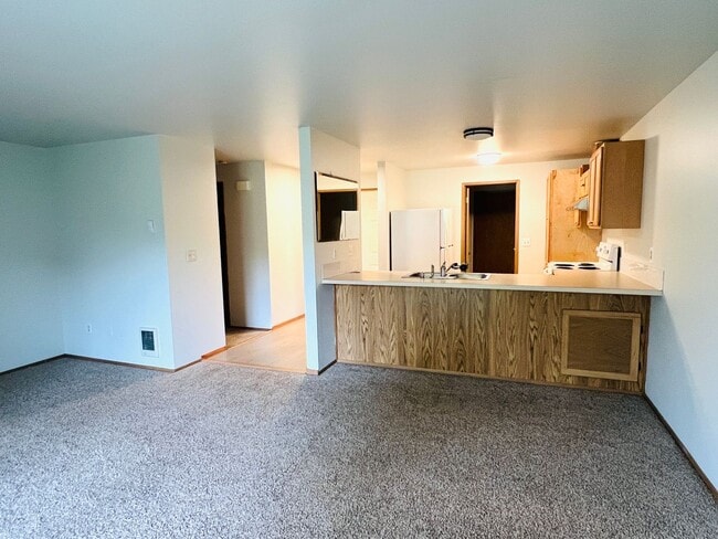 Building Photo - Adadow - Duplex E Broadway