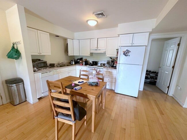 Building Photo - 3 Kent Ct