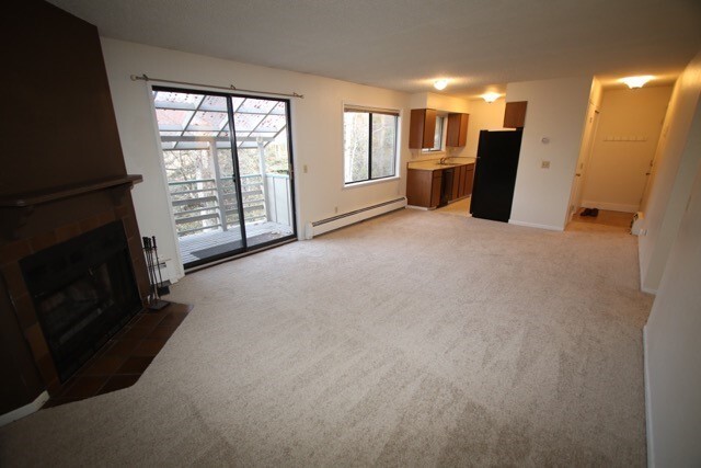 Building Photo - Top Floor 2 Bedroom Condo!