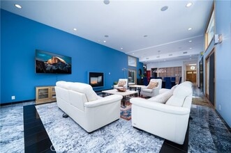 Building Photo - 1733 Vallecito Dr