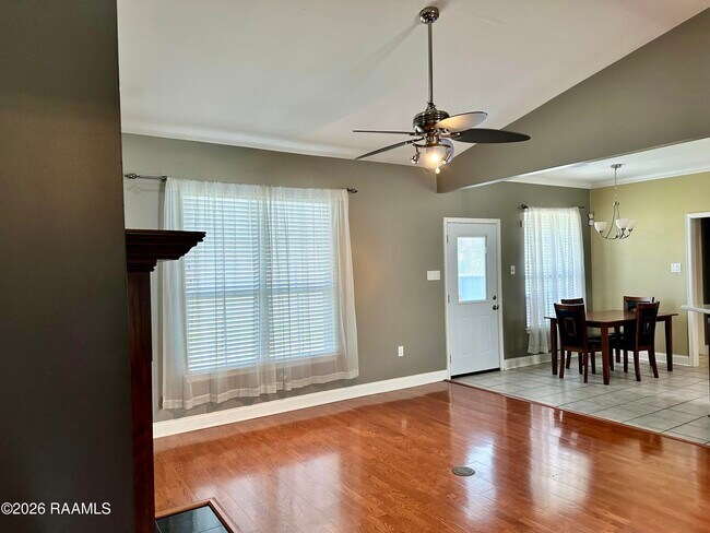 Foto del edificio - 9721 Buttercup Dr