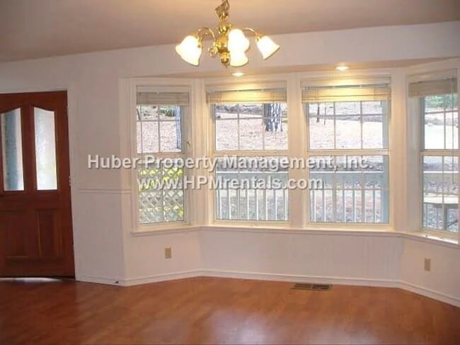 Building Photo - Spacious two-story home featuring 3 bedrooms and 2.5 baths