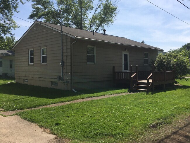 Cubierta lateral - 327 Jackson Ave