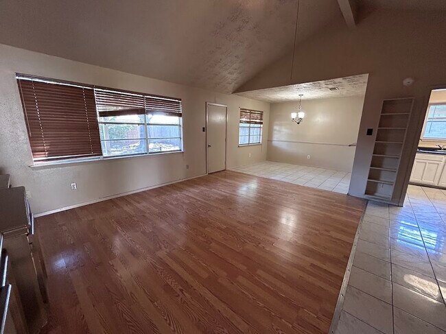 Foto del edificio - 20322 Beigewood Ln