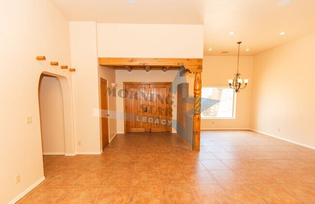 Building Photo - Spacious 4 bed 4 bath house!