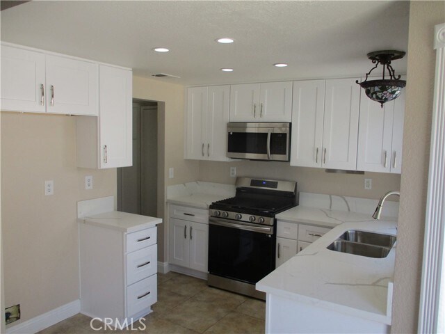 Building Photo - 26739 Kicking Horse Dr