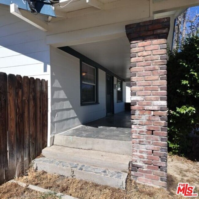 Building Photo - 2416 Chester Ln