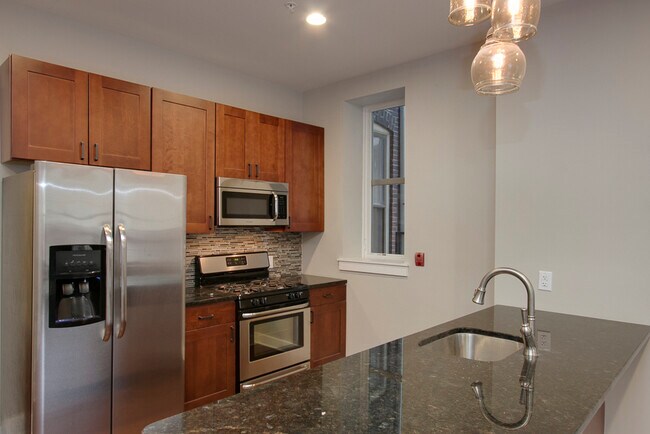 Building Photo - 2023-25 Locust St