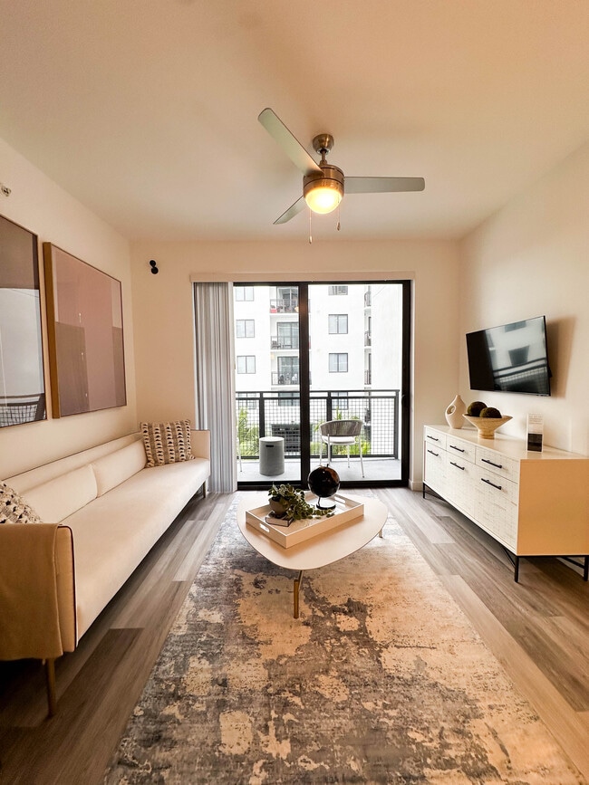 Building Photo - 670 NE 1st Pl