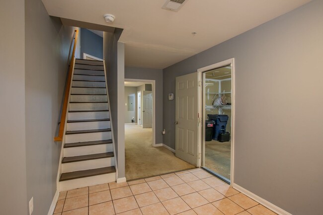 Building Photo - Lovely 4 BR/3.5 BA Townhome in Greenbelt!