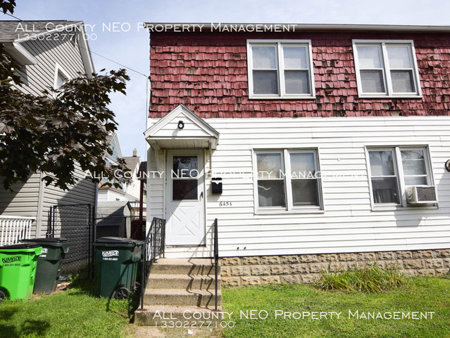 Building Photo - Amazing Duplex in Barberton