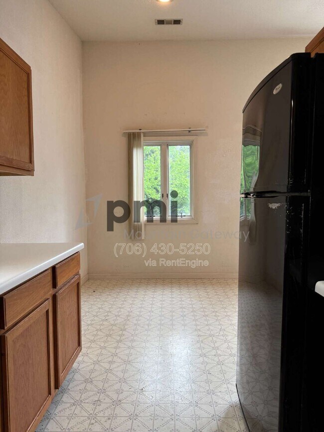 Foto del edificio - 131 Primrose Dr