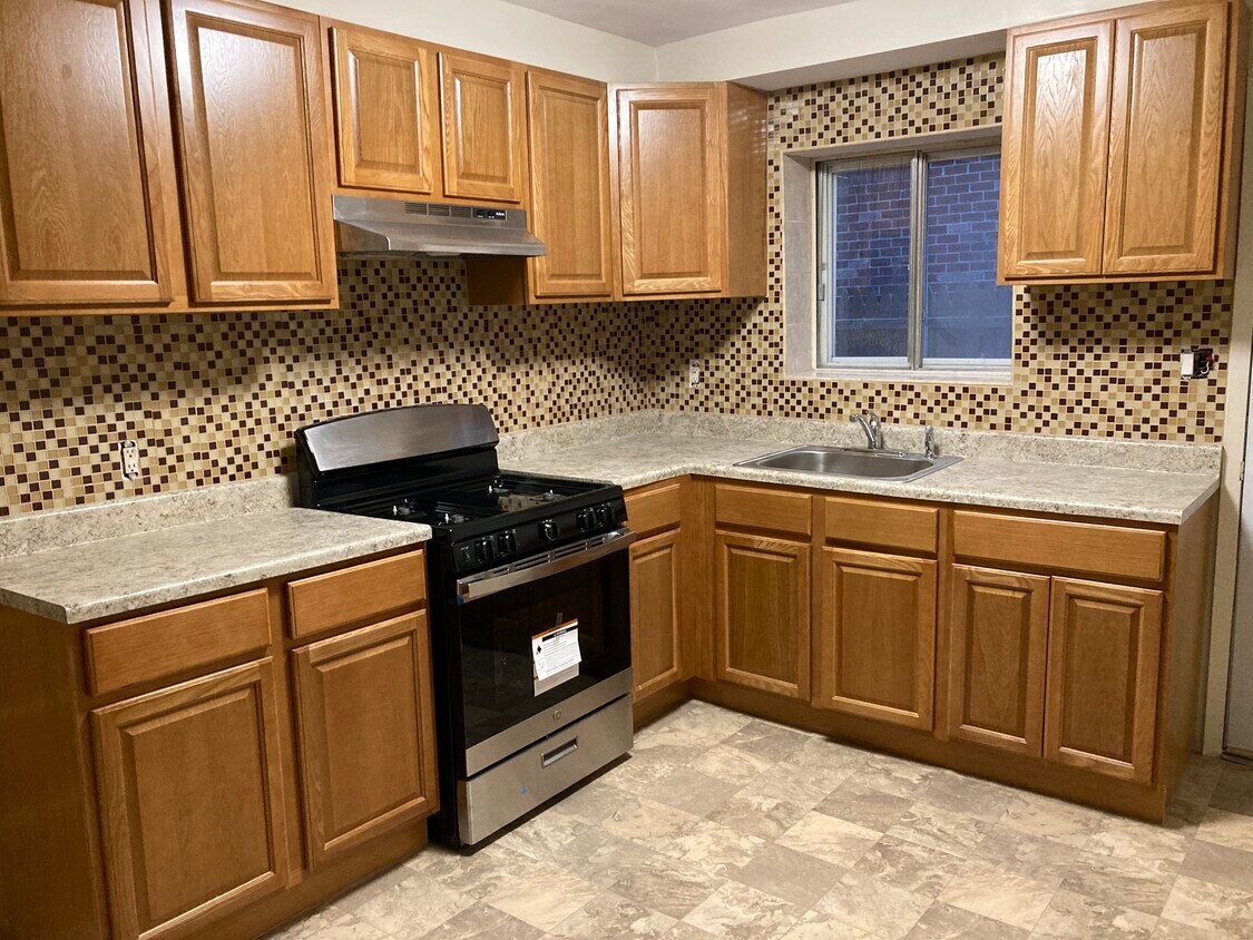 kitchen - 1247 E 69th St