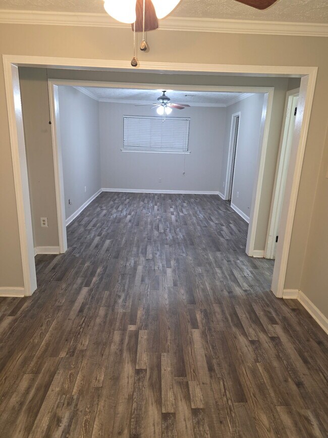 Foto del edificio - 3029 Dobbs Dr