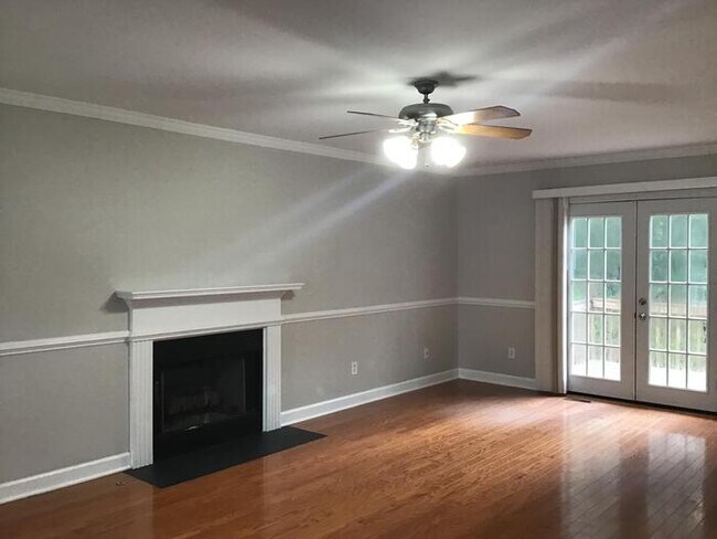 Building Photo - 613 Plantation Pointe Dr