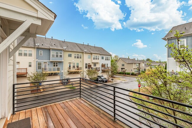 Building Photo - 3 BR Townhome in Prime Wade Ave location-W...